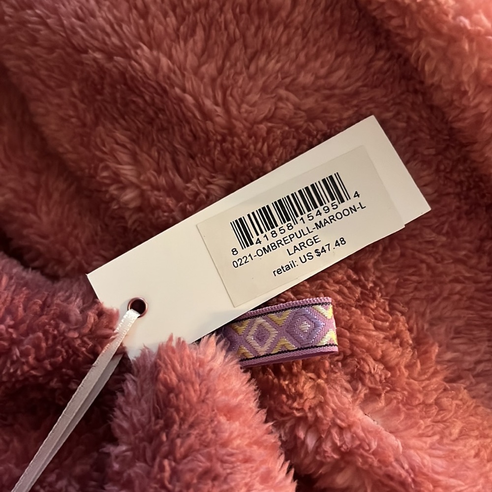Brand New with tags Simply Southern Ombré pullover in the color maroon size S. - Picture 4 of 4